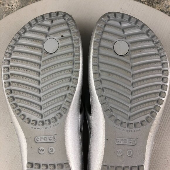 Crocs Women's Size 9 Kadee II Metallic Silver Open Toe Slip On Flip Flops Sandal - Picture 10 of 13
